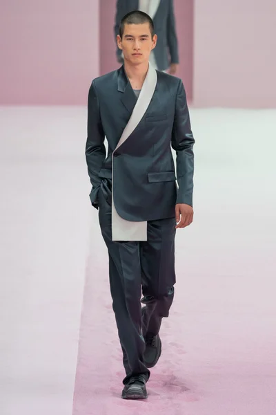 Look 48